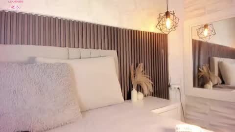 Snapshot of shanonclark chatting on 22, 11, 2025 SHANON online show from 22, 11, 2025