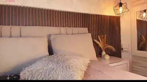 Snapshot of shanonclark chatting on 18, 12, 2025 SHANON online show from 18, 12, 2025