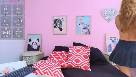  Shantall online show from 4, 3, 2025