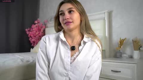 Ellysa and Mila online show from 16, 2, 2026