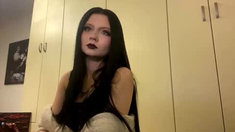 Snapshot of sharellgilvin chatting on 16, 10, 2025 Angie online show from 16, 10, 2025