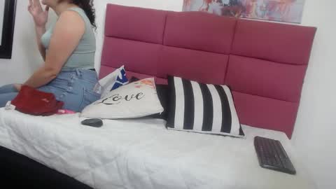 Snapshot of sharlotte__jones chatting on 28, 1, 2025 Sara online show from 28, 1, 2025