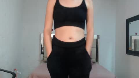 Snapshot of sharlotte__jones chatting on 5, 3, 2025 Sara online show from 5, 3, 2025