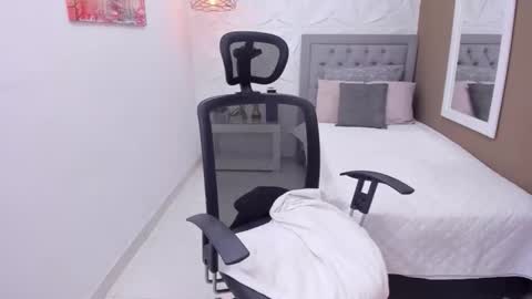 Snapshot of sharon_titts chatting on 15, 12, 2025 sharon online show from 15, 12, 2025