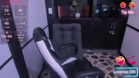 Snapshot of sharonqueen1_ chatting on 13, 11, 2025 sharonqueen1_ online show from 13, 11, 2025