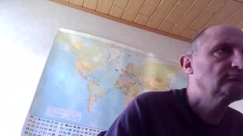 Snapshot of sharpshoder chatting on 18, 9, 2025 Peter online show from 18, 9, 2025