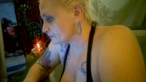 Snapshot of shawnandjenn chatting on 5, 3, 2025 ShawnandJenn online show from 5, 3, 2025