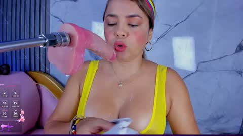 Snapshot of shayra_boobs2 chatting on 27, 6, 2026 shayra_boobs2 online show from 27, 6, 2026