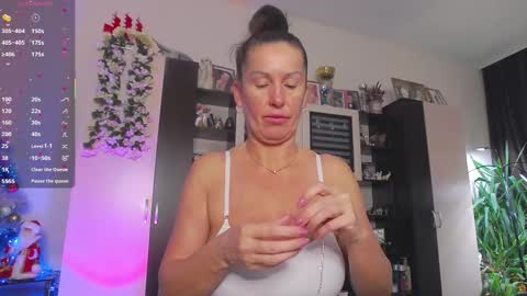 Snapshot of sheilaryan chatting on 10, 1, 2026 Sheila GMT 2 Tuesday Wednesday Friday Saturday Sunday- 8 5 online show from 10, 1, 2026