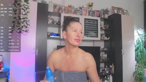 Snapshot of sheilaryan chatting on 15, 1, 2026 Sheila GMT 2 Tuesday Wednesday Friday Saturday Sunday- 8 5 online show from 15, 1, 2026