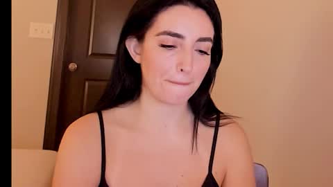 Snapshot of sheisallthat chatting on 5, 11, 2025 sheisallthat online show from 5, 11, 2025