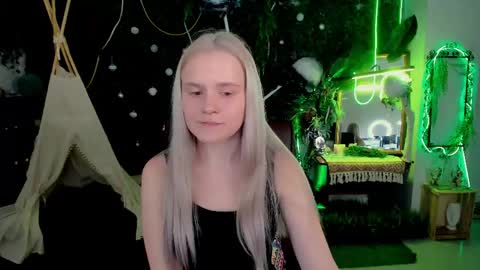 Snapshot of sherributlers chatting on 28, 5, 2026 Sweet Sherri online show from 28, 5, 2026