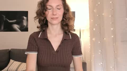 shesleepsnaked online show from 14, 4, 2026