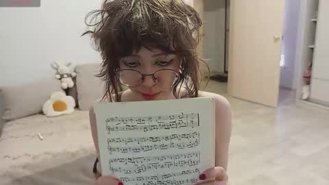 Snapshot of shushencii chatting on 13, 10, 2025 Aria online show from 13, 10, 2025