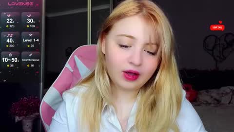 Snapshot of shy_blondiee chatting on 20, 2, 2025 Molly online show from 20, 2, 2025