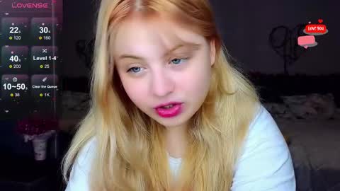 Snapshot of shy_blondiee chatting on 21, 2, 2025 Molly online show from 21, 2, 2025