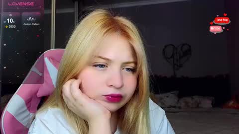 Snapshot of shy_blondiee chatting on 22, 2, 2025 Molly online show from 22, 2, 2025