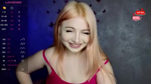 Snapshot of shy_blondiee chatting on 12, 9, 2025 Molly online show from 12, 9, 2025