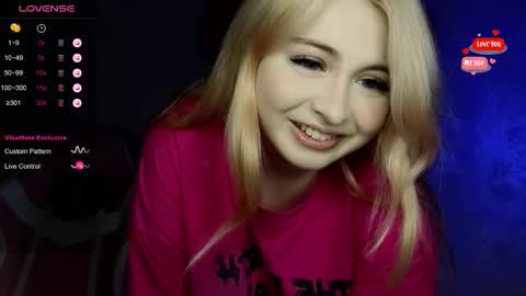 Snapshot of shy_blondiee chatting on 4, 10, 2025 Molly online show from 4, 10, 2025