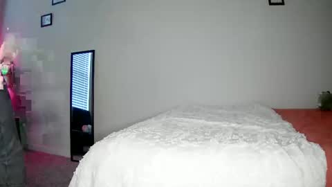 Snapshot of shyy_petitebaby chatting on 27, 4, 2026 shypetitebaby online show from 27, 4, 2026