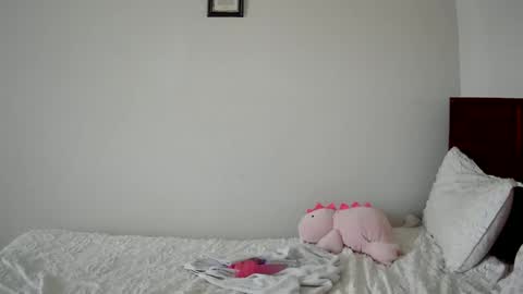 Snapshot of shyy_petitebaby chatting on 16, 6, 2026 shypetitebaby online show from 16, 6, 2026