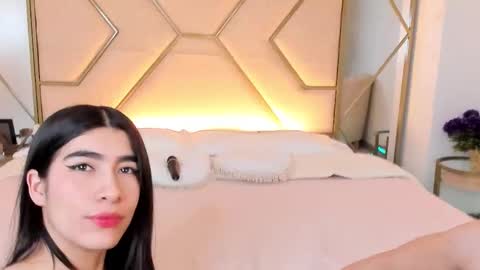 Siara and Zoe tattoo online show from 4, 11, 2025