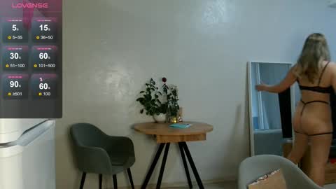 Snapshot of siberian_girl_ chatting on 25, 10, 2025 Eva online show from 25, 10, 2025