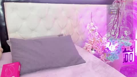 Snapshot of siena_fox chatting on 4, 4, 2026 Siena online show from 4, 4, 2026