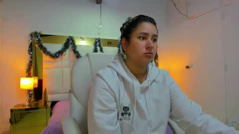 Sienna  online show from 17, 12, 2025