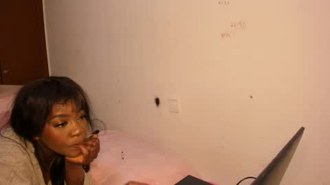 Snapshot of sierra_violet chatting on 25, 3, 2026 sierra_violet online show from 25, 3, 2026