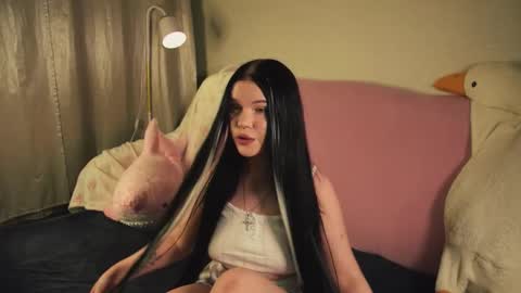 Snapshot of silkyfin chatting on 15, 12, 2025 Nixie online show from 15, 12, 2025