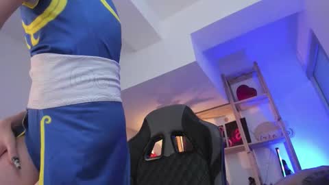 Snapshot of sima_wendy chatting on 10, 11, 2025 Wendy help me get get 69 likes online show from 10, 11, 2025