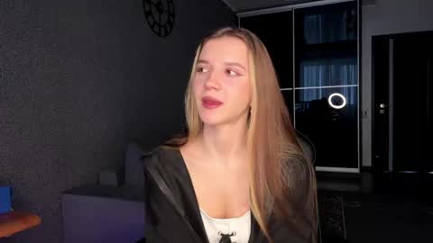 simikiss online show from 13, 5, 2026