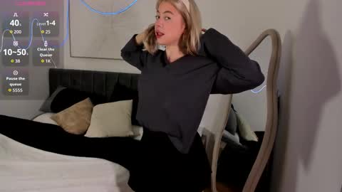 Snapshot of simonagerry chatting on 10, 11, 2025 SimonaGerry online show from 10, 11, 2025