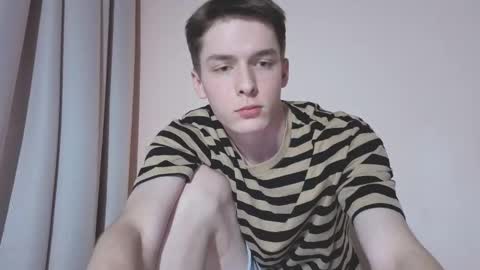 Snapshot of simonsecrett chatting on 15, 11, 2025 Simon online show from 15, 11, 2025