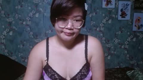 Snapshot of simply_niki chatting on 21, 10, 2025 zia online show from 21, 10, 2025