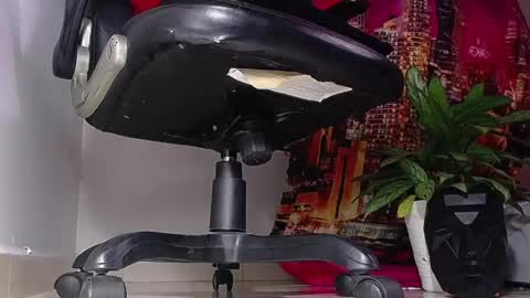 Snapshot of sir_kev66 chatting on 27, 12, 2024 only foot worshipers here online show from 27, 12, 2024