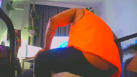 Snapshot of sissyboilooking chatting on 20, 11, 2025 RESPONDS WELL TO ... online show from 20, 11, 2025