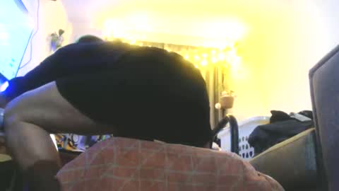 Snapshot of sissyboilooking chatting on 19, 12, 2025 RESPONDS WELL TO ... online show from 19, 12, 2025