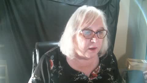 Snapshot of sissydianetx chatting on 1, 2, 2025 Sissy Diane online show from 1, 2, 2025