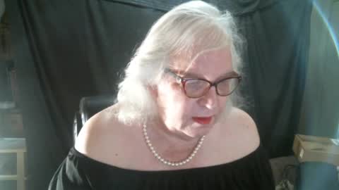 Snapshot of sissydianetx chatting on 9, 2, 2025 Sissy Diane online show from 9, 2, 2025