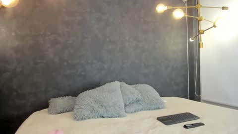 SKAILYN ANGELS online show from 2, 12, 2025