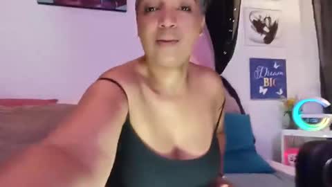 Snapshot of skar_queen11 chatting on 20, 12, 2025 Skarlleth online show from 20, 12, 2025