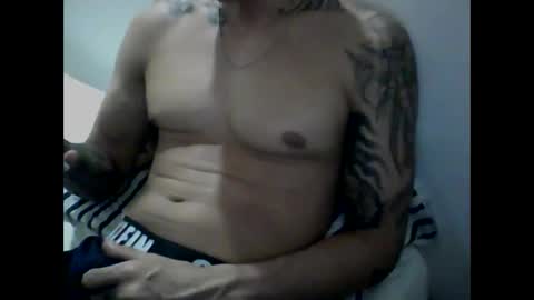 Snapshot of skater19xxx chatting on 12, 3, 2025 miguel online show from 12, 3, 2025