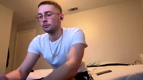 Snapshot of skinndick214 chatting on 12, 9, 2025 daddy online show from 12, 9, 2025