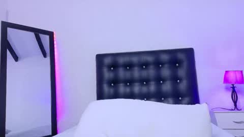 skinny_hottie18 online show from 28, 11, 2025