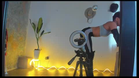 skinnybody_ online show from 7, 4, 2026