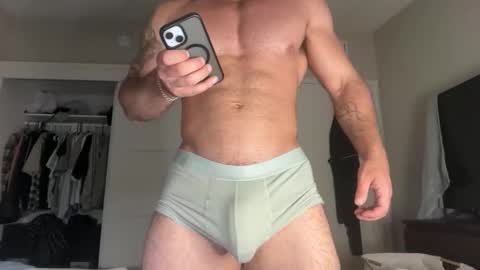 Snapshot of skylerflexes chatting on 11, 5, 2026 Skyler Flexes online show from 11, 5, 2026