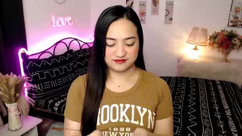 Queen Cyrine online show from 21, 12, 2025