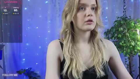 Snapshot of slay_blonde chatting on 27, 10, 2025 Lily online show from 27, 10, 2025
